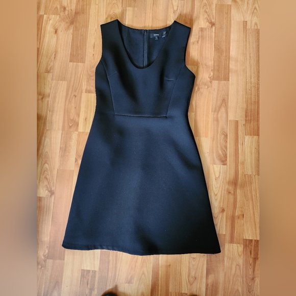 Theory Dress - Picture 2 of 5